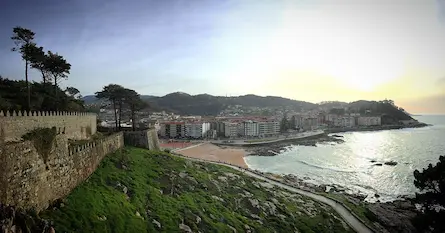 Camino de Santiago desde Baiona: Peregrinación entre Historia y Costa Atlántica